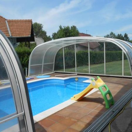 Schoenes Ferienhaus Mit Grossen Pool 250 M Vom Balaton Balatonmáriafürdő Kültér fotó