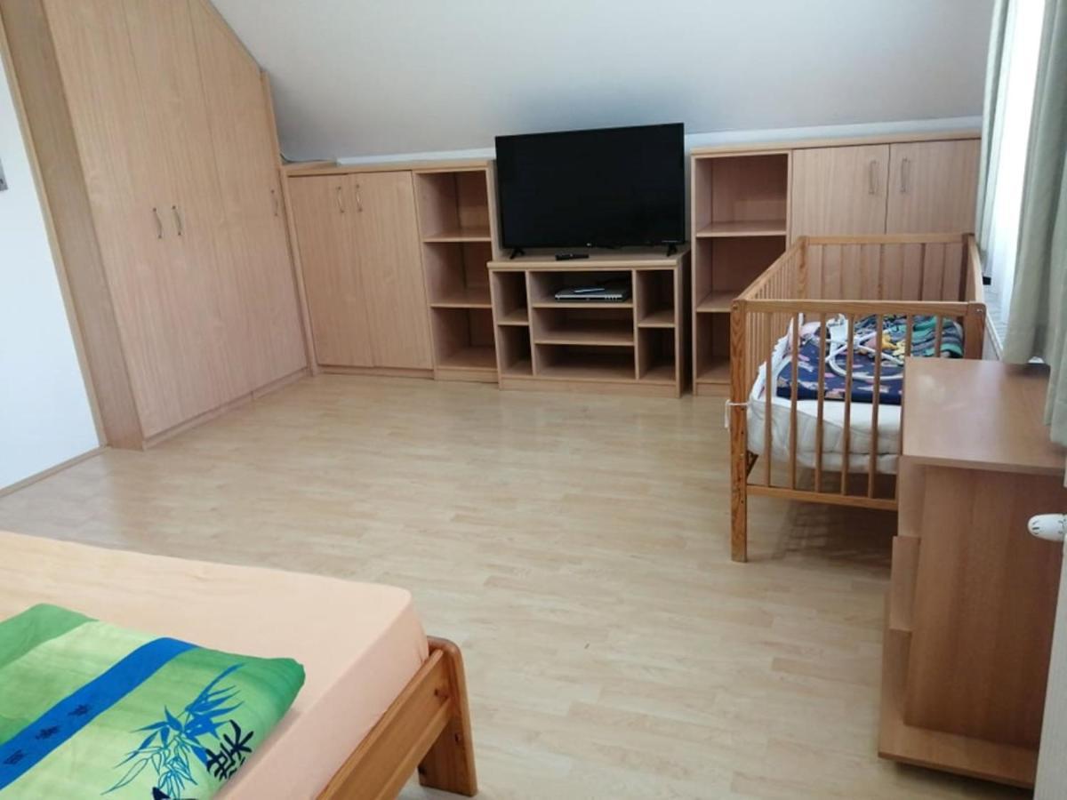 Schoenes Ferienhaus Mit Grossen Pool 250 M Vom Balaton Balatonmáriafürdő Kültér fotó