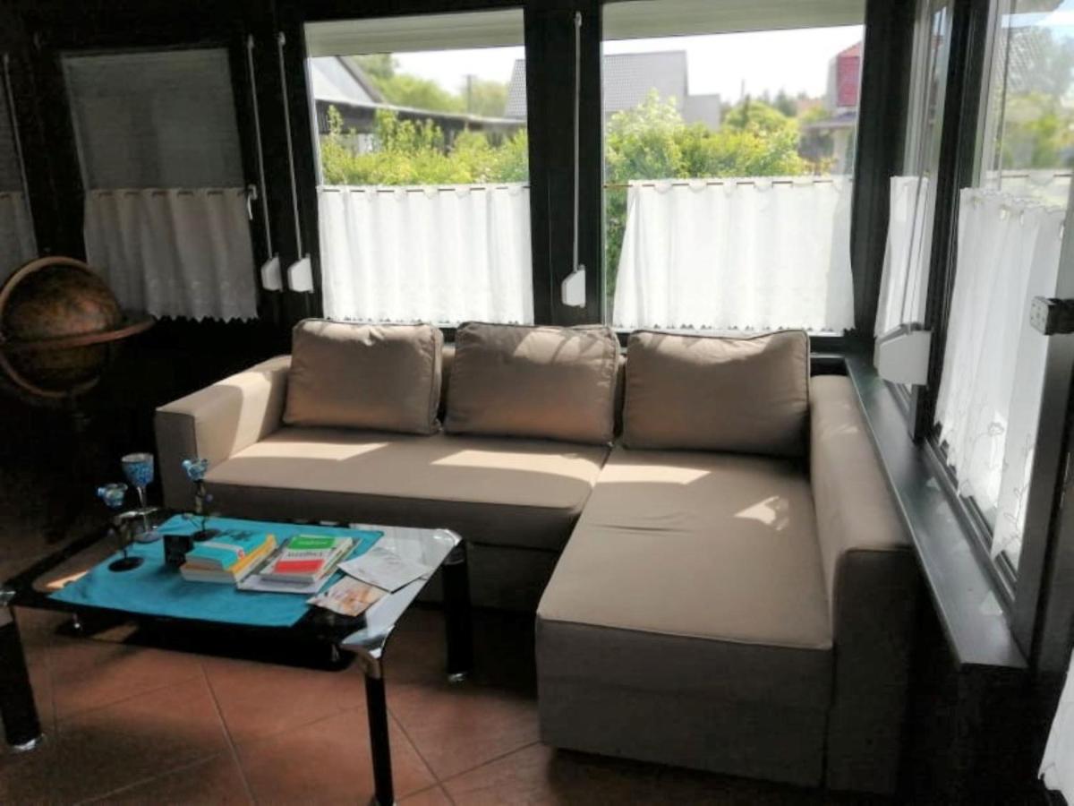Schoenes Ferienhaus Mit Grossen Pool 250 M Vom Balaton Balatonmáriafürdő Kültér fotó