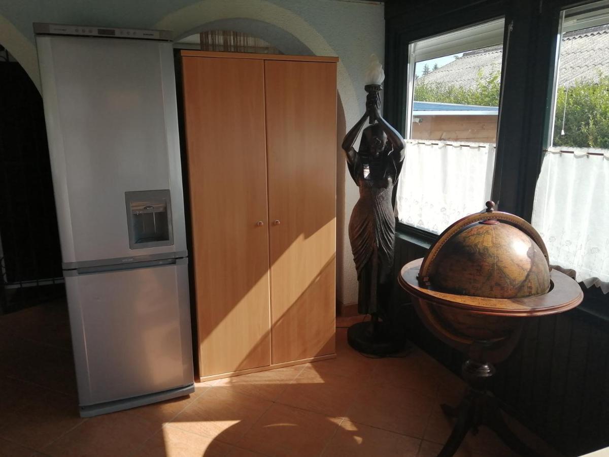 Schoenes Ferienhaus Mit Grossen Pool 250 M Vom Balaton Balatonmáriafürdő Kültér fotó
